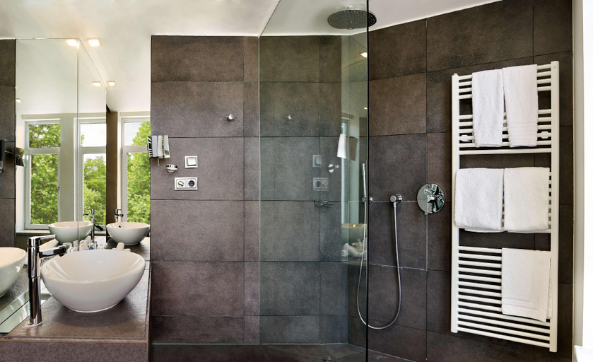 Bathroom 14