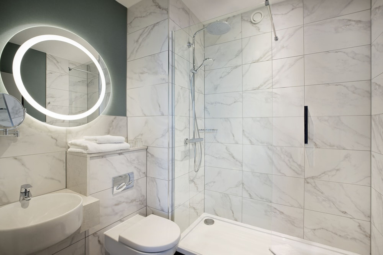 Bathroom 4, Leonardo Royal Hotel Birmingham, Birmingham