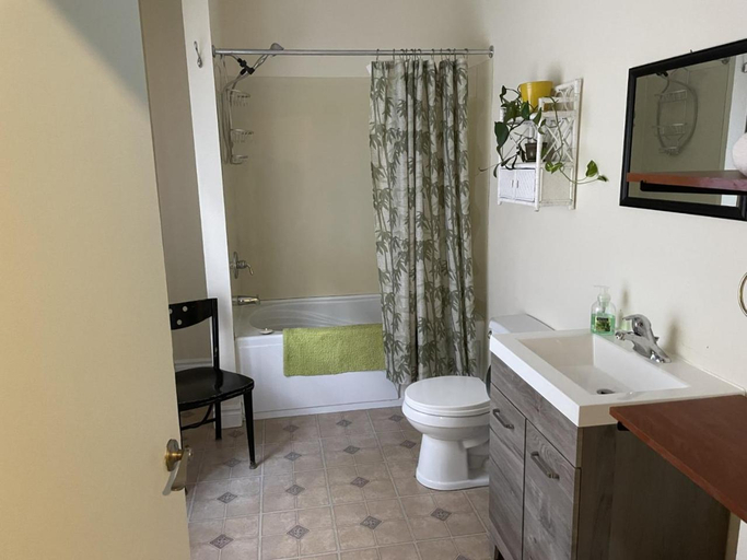 Bathroom, Auberge du Monde, Francheville