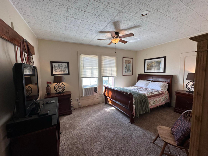 Others 5, Carriage Inn - Tarpley Suite 5, Bandera