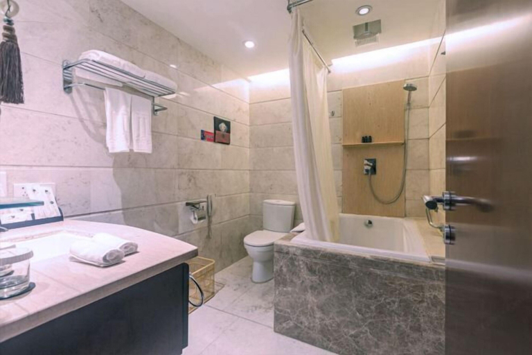 Bathroom 3, Jin Feng Hotel, Nanchang