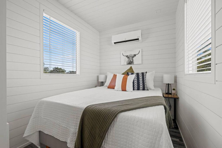 Bedroom 3, New The Texas Longhorn-luxury Container Home, Gillespie