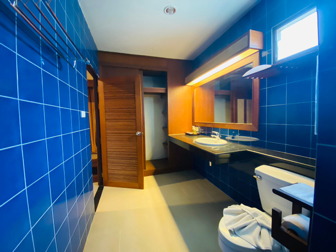 Bathroom 11