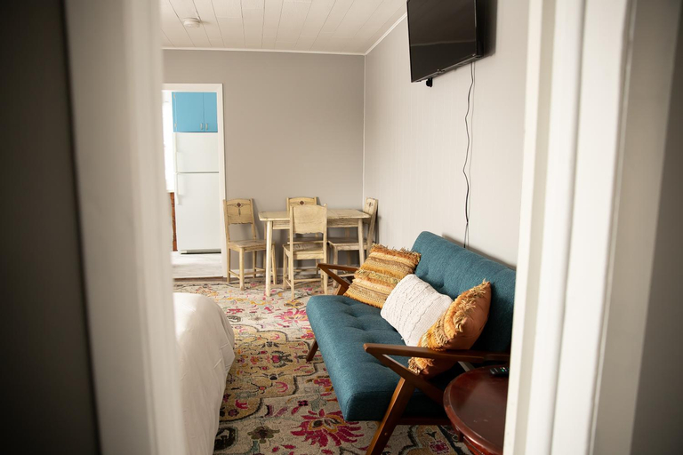 Others 3, Charming French Studio Apartment, Albany