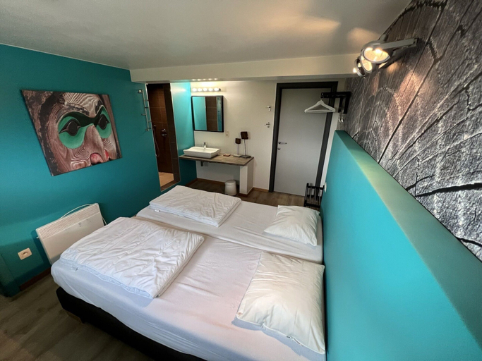 Bedroom 3, Chalet in Durbuy With Jacuzzi & Garden, Namur