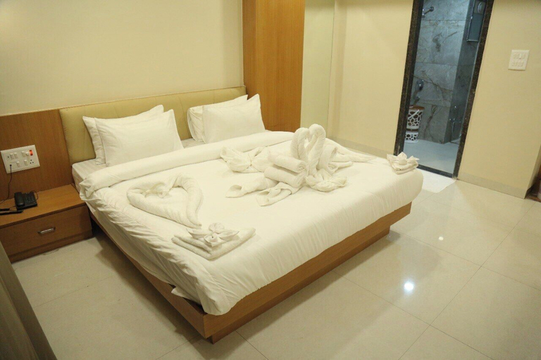 Bedroom 1, Mann Holiday Resort, Burhanpur