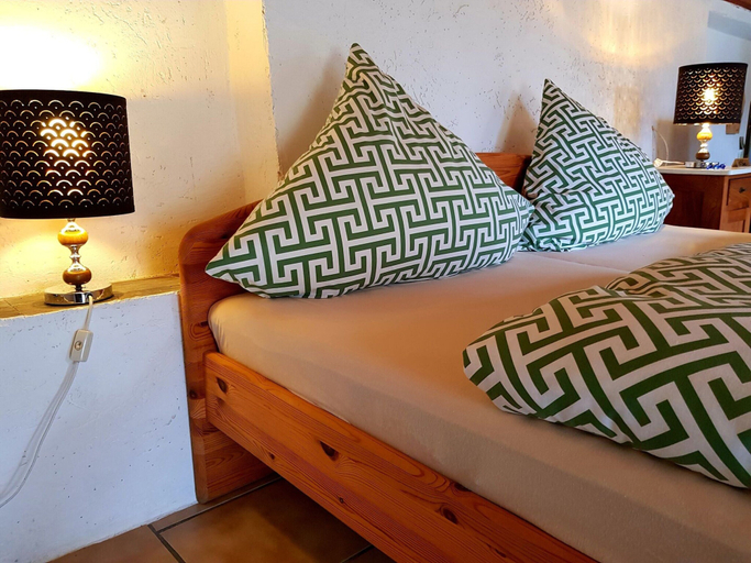 Bedroom 3, Idyllic Studio near Forest, Cochem-Zell