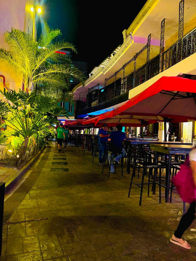 Others 4, EJ'sstaycation (4th F) with 200mbps Wi-Fi /NETFLIX, Quezon City