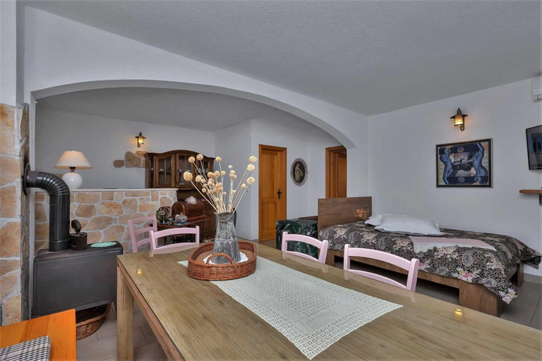 2, Charmy Villa Hill with Pool, Podgora