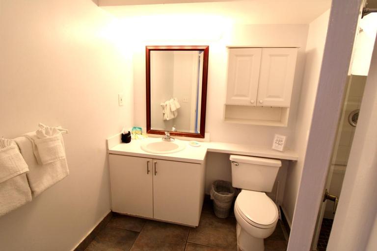 Castle M16 Oceanview Loft with Beach access, Pool, Tennis and Free Parking!, Miami-Dade