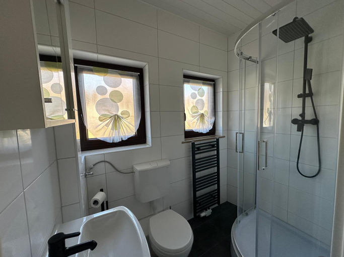 Bathroom 2, Ferienwohnung am Stadtpark, Wilhelmshaven