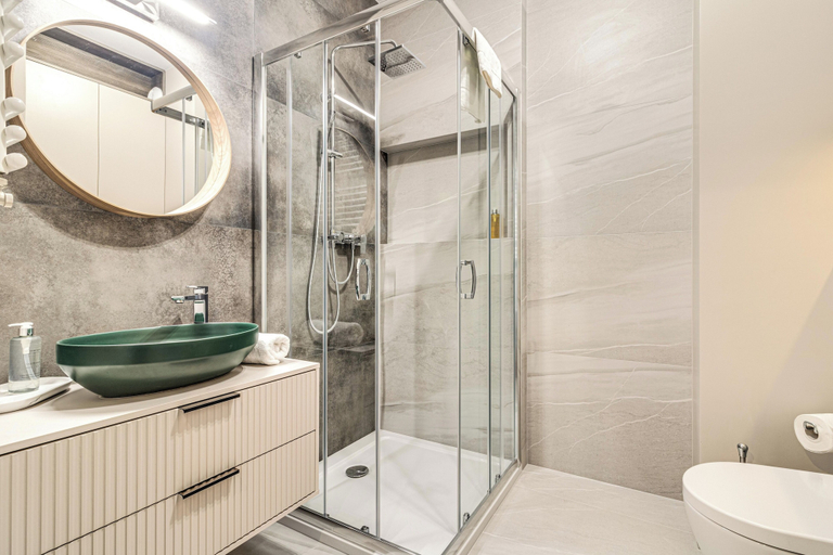 Bathroom 4, RentPlanet - Apartamenty Dmowskiego, Środa Śląska