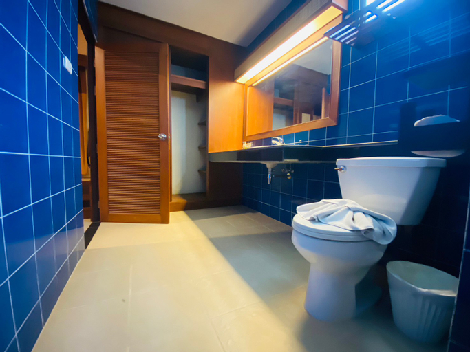 Bathroom 10