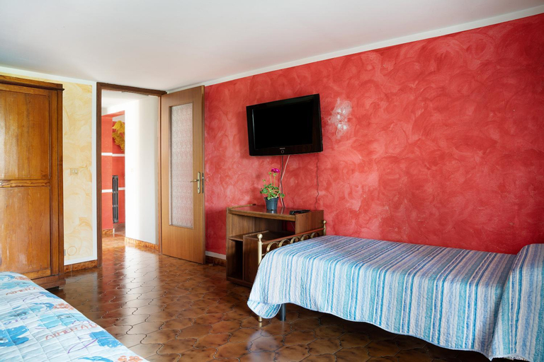 Bedroom 8