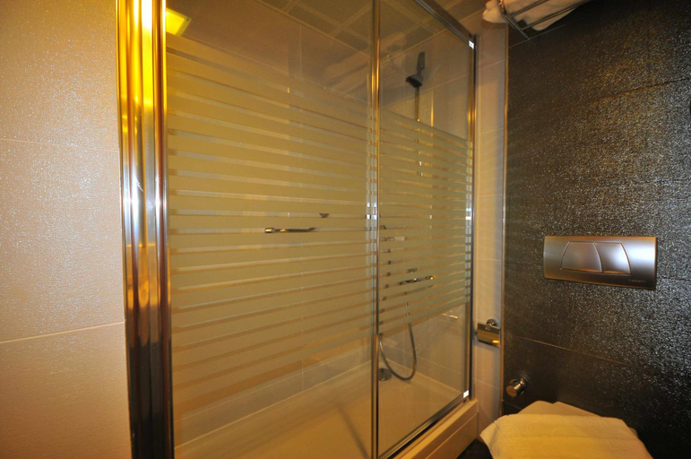 Bathroom 5, Golden Rock Beach, Marmaris