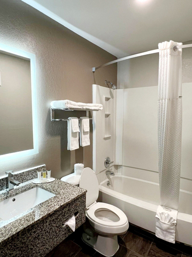 Bathroom 4, Super 8 by Wyndham Cedar Rapids, Linn