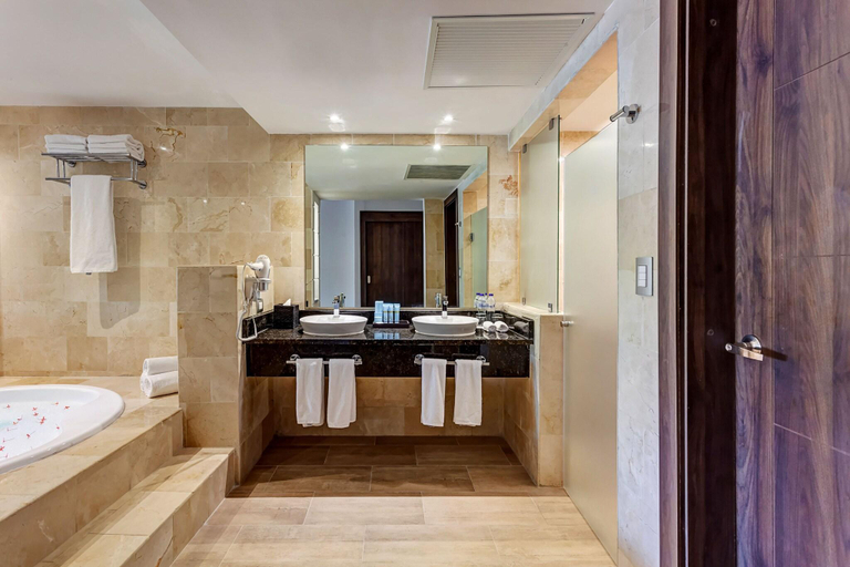 Bathroom 5, Royalton Splash Punta Cana All-Inclusive Resort, Salvaleon de Higuey