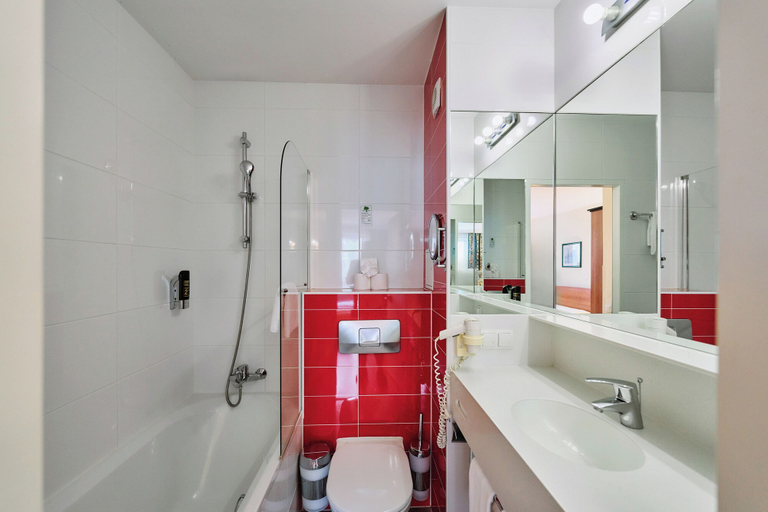 Bathroom 5, Hotel Deutschmeister, Wien