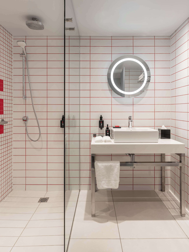 Bathroom 3, Radisson RED V&A Waterfront, Cape Town, City of Cape Town