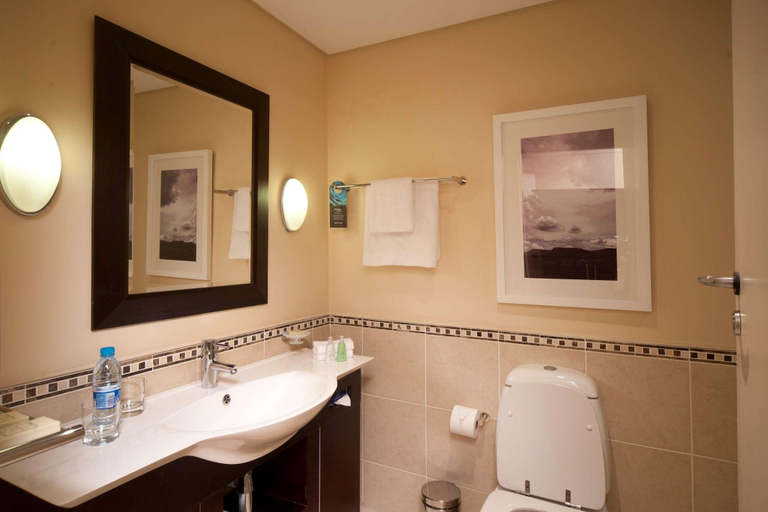 Bathroom 5, Southern Sun O.R Tambo, Ekurhuleni