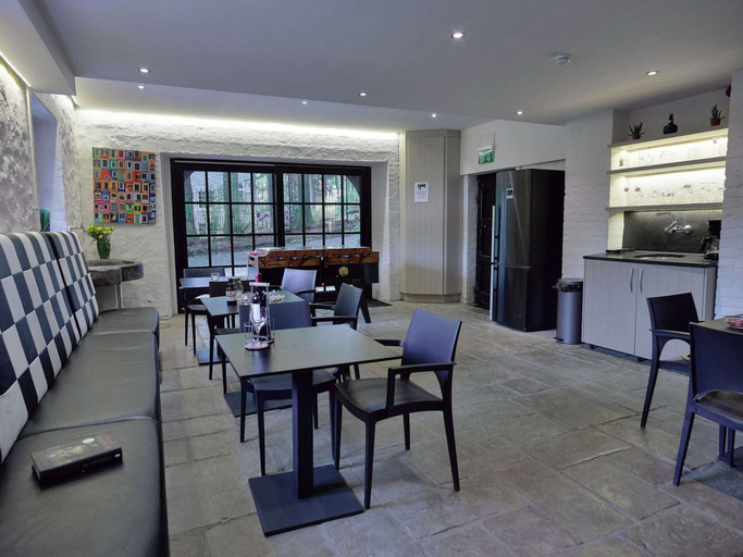 Food & Drinks 4, Spacious Villa in Liege, Liège