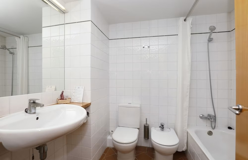 Bathroom, Monestir de les Avellanes Meeting and Ecoresort, Lleida
