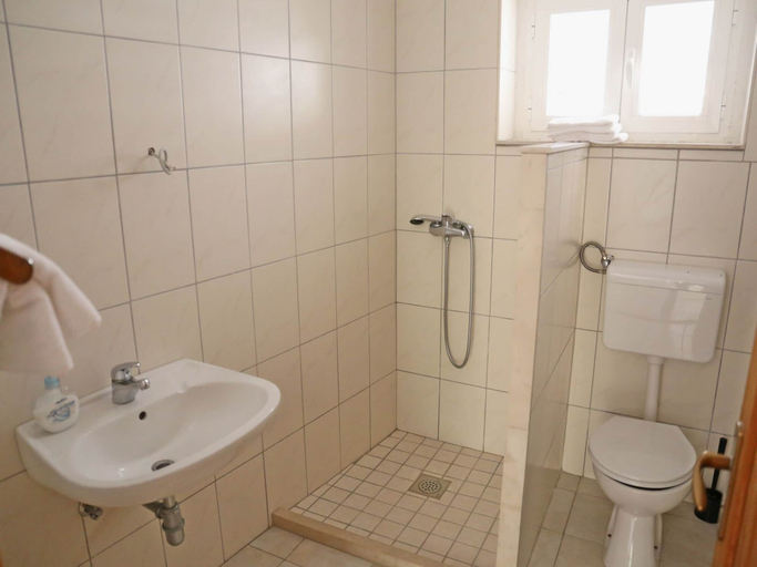 Bathroom 3, Adorable Stone House With Terrace Near the Beach, Lumbarda