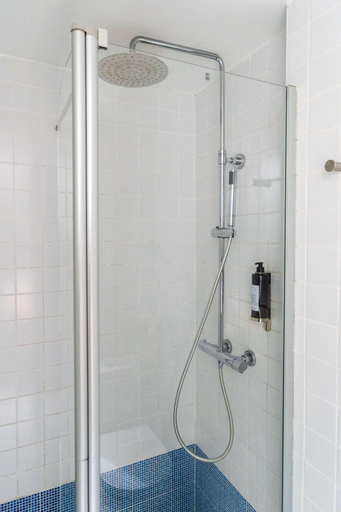 Bathroom 10