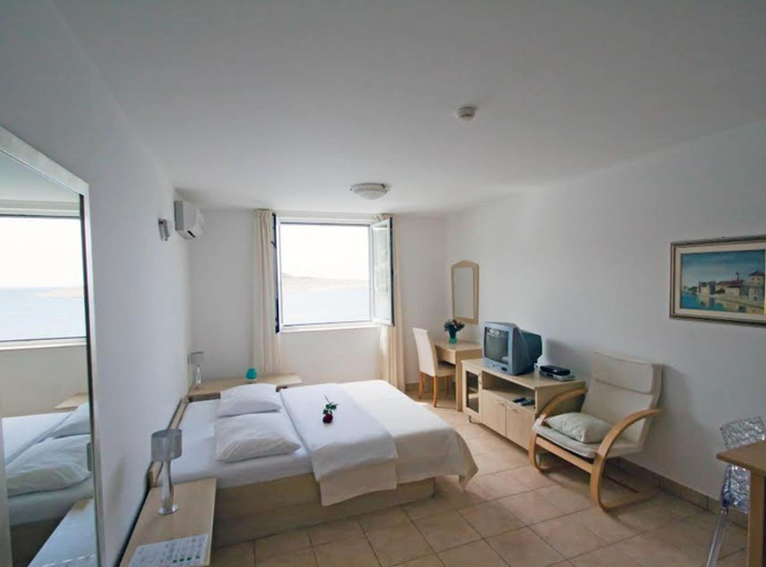 Bedroom 3, Beachfront Apartments Tamarix, Posedarje