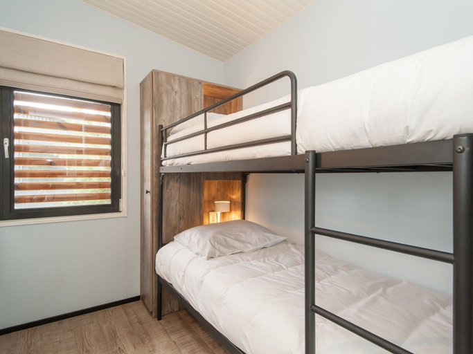 Bedroom 4, Great Lodge with Microwave Oven near Beach, Ameland