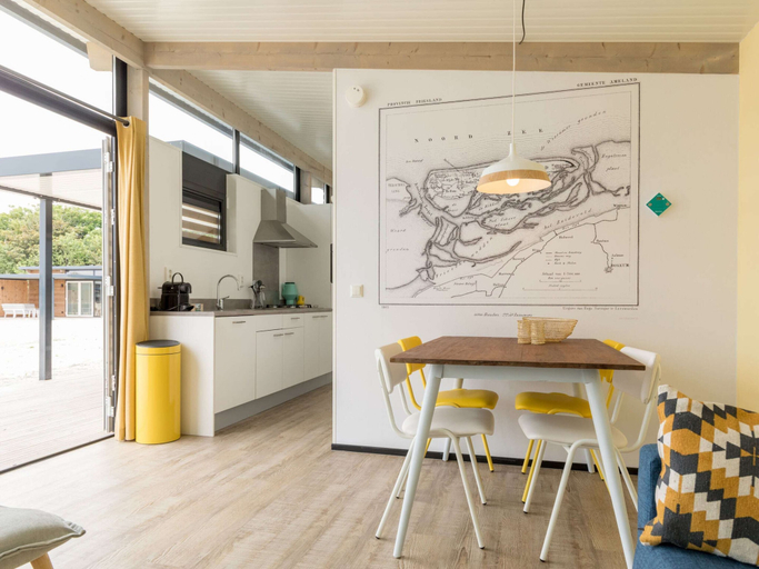 Living room 5, Comfy Lodge with Microwave Oven near Beach, Ameland