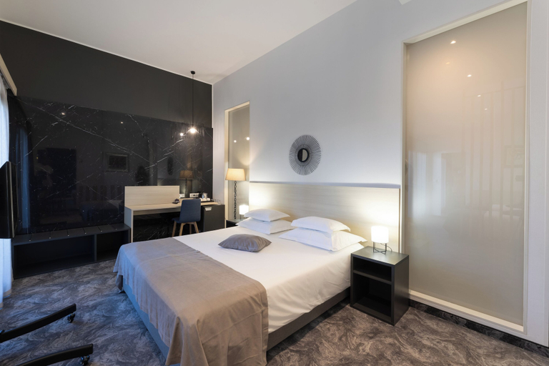 Bedroom 3, Hotel Salona Palace, Blaca