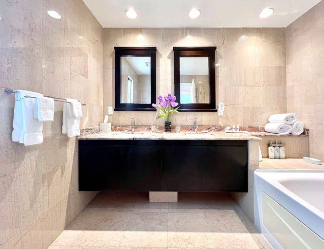 Bathroom 4, Princess Heights