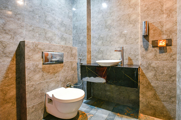 Bathroom, Fabhotel Billionaire Inn, Faridabad