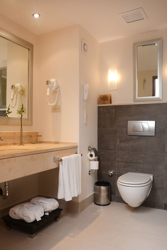 Bathroom 4, Korumar Hotel Deluxe, Kuşadası