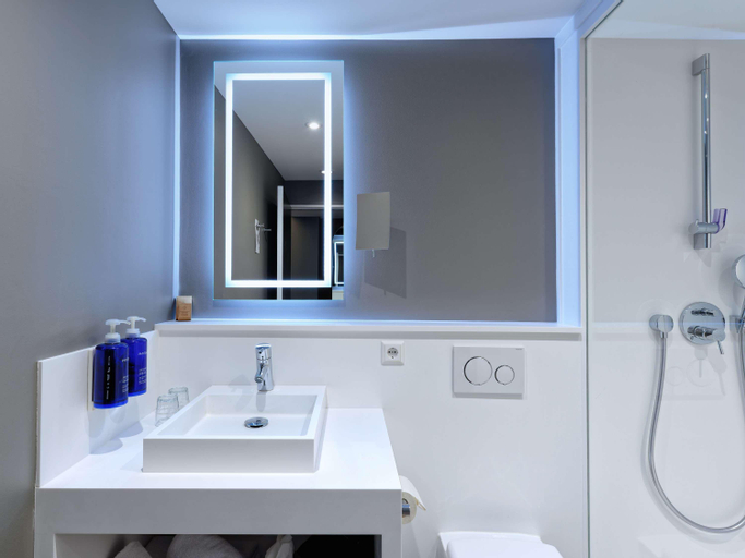 Bathroom 28