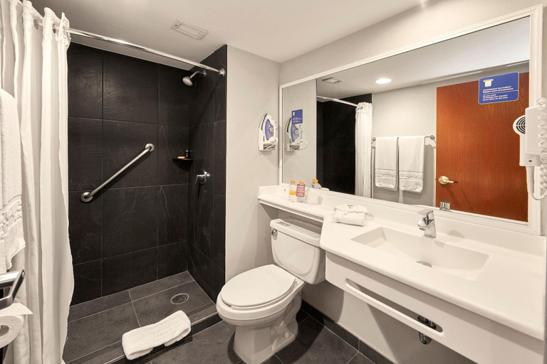 Bathroom 5, City Express by Marriott Tampico, Tampico