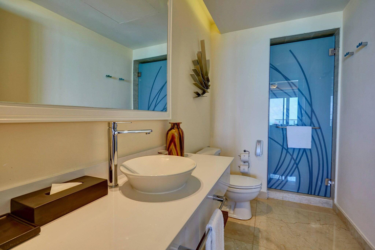 Bathroom 5, Royalton Blue Waters Autograph All-Inclusive Resor