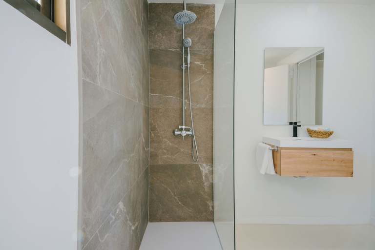 Bathroom 5, Bluesea Faro Cullera, Valencia