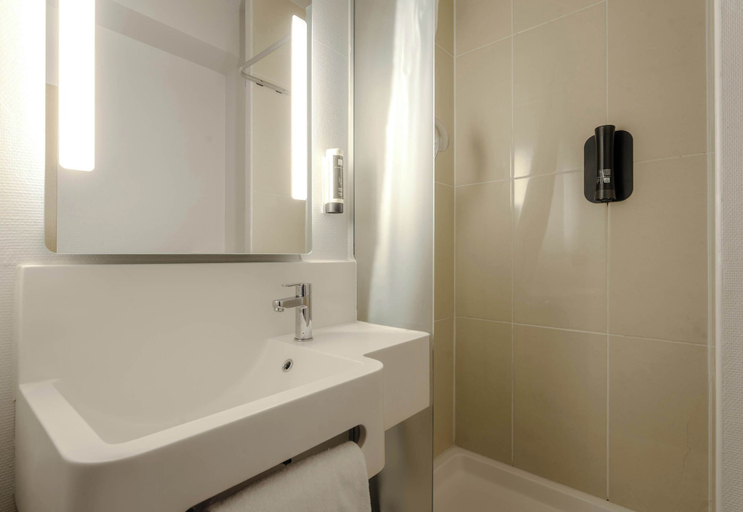 Bathroom 4, B&B HOTEL Arras, Pas-de-Calais