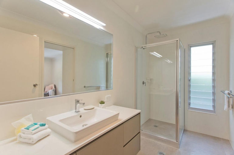 Bathroom, Depper St Charming Beach Side Home in Lovely Location, Noosa - Sunshine-Peregian