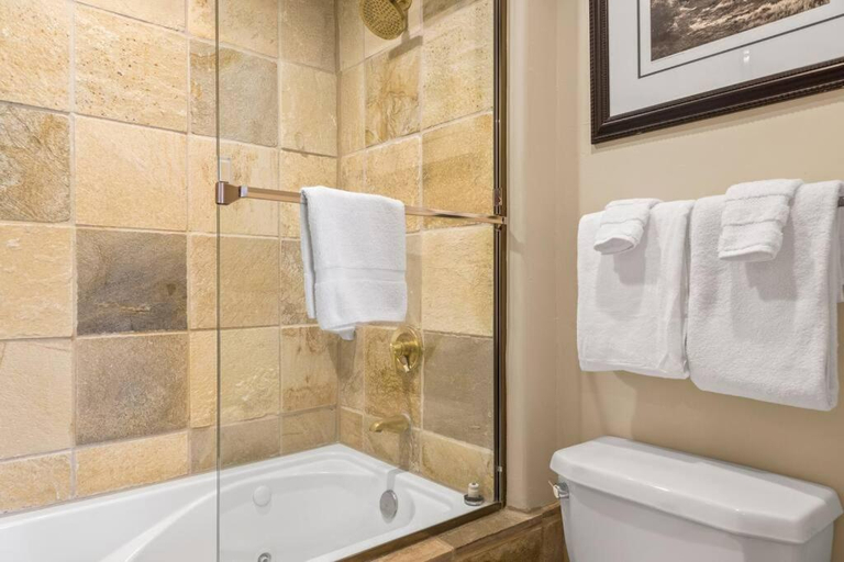 Bathroom 3, Blue Collar Boutique: Affordable Adventure, San Miguel