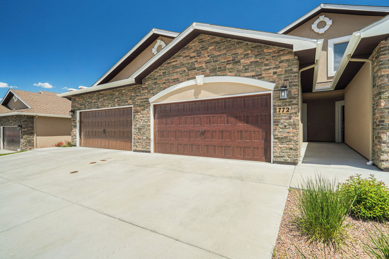 Exterior & Views 2, Mid-Brambleberry, El Paso