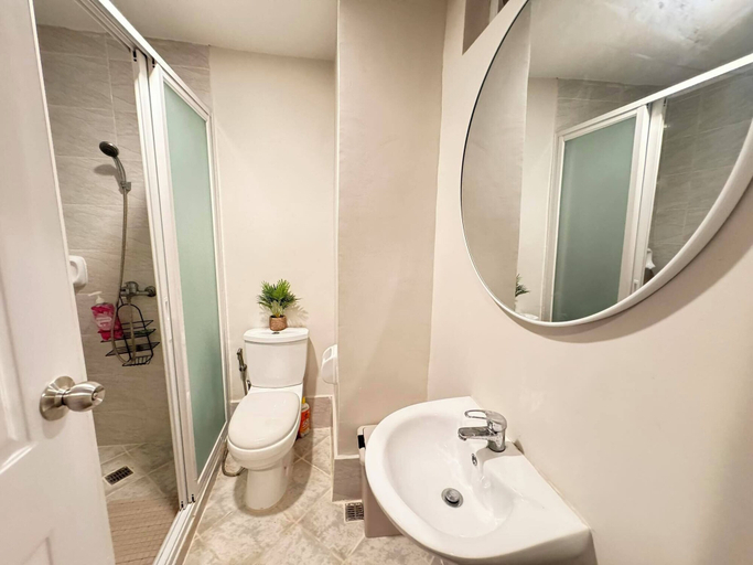 Bathroom 4, Cozy Airport Studio, Lapu-Lapu City