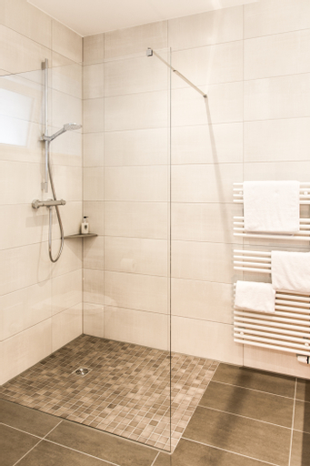 Bathroom 10