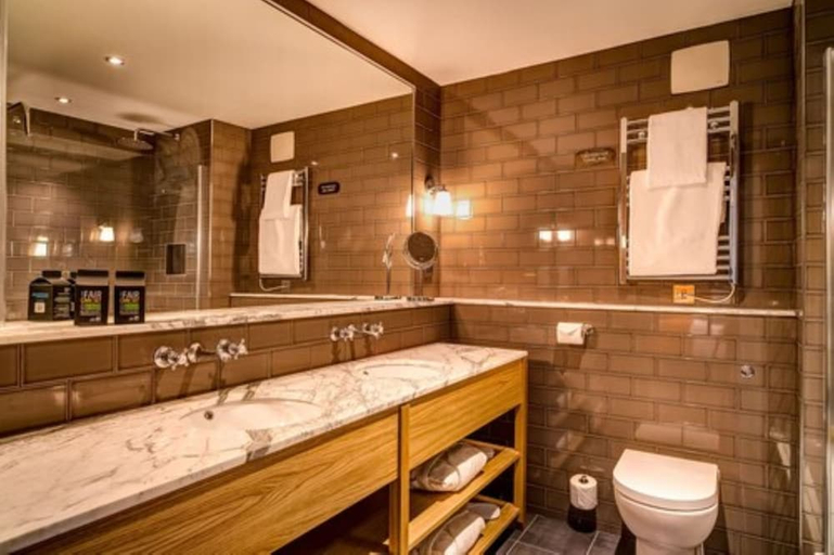 Bathroom 2, The Great House at Sonning, Oxfordshire