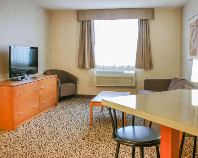 Bedroom 4, Quality Inn and Suites Winnipeg, Division No. 11