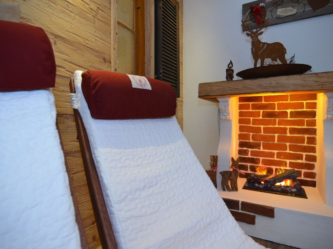 Bedroom 2, Gemutliches Ferienwohnung in Feldwies mit Sauna, Traunstein