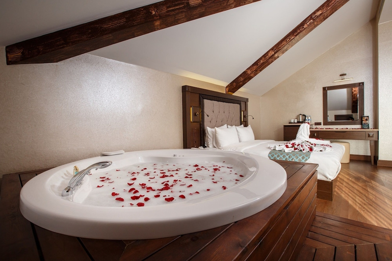 Bathroom 3, Sera Lake Resort, Merkez