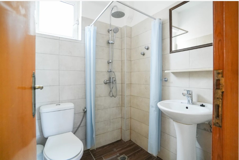 Bathroom, Peters Kool Pool Studios, South Aegean